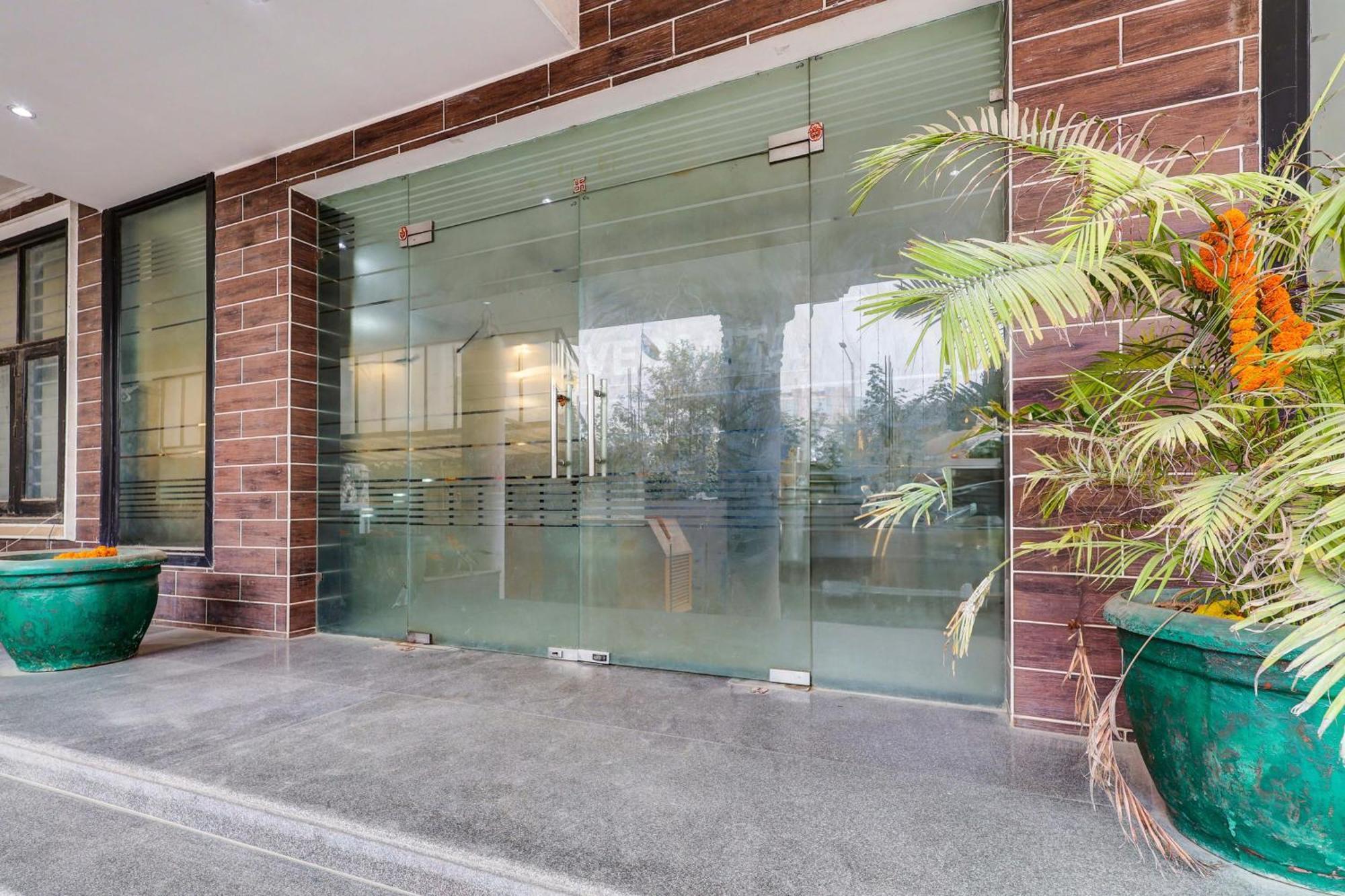 Super Townhouse Sector 38 Gurgaon Near Medanta Hotel Exterior foto