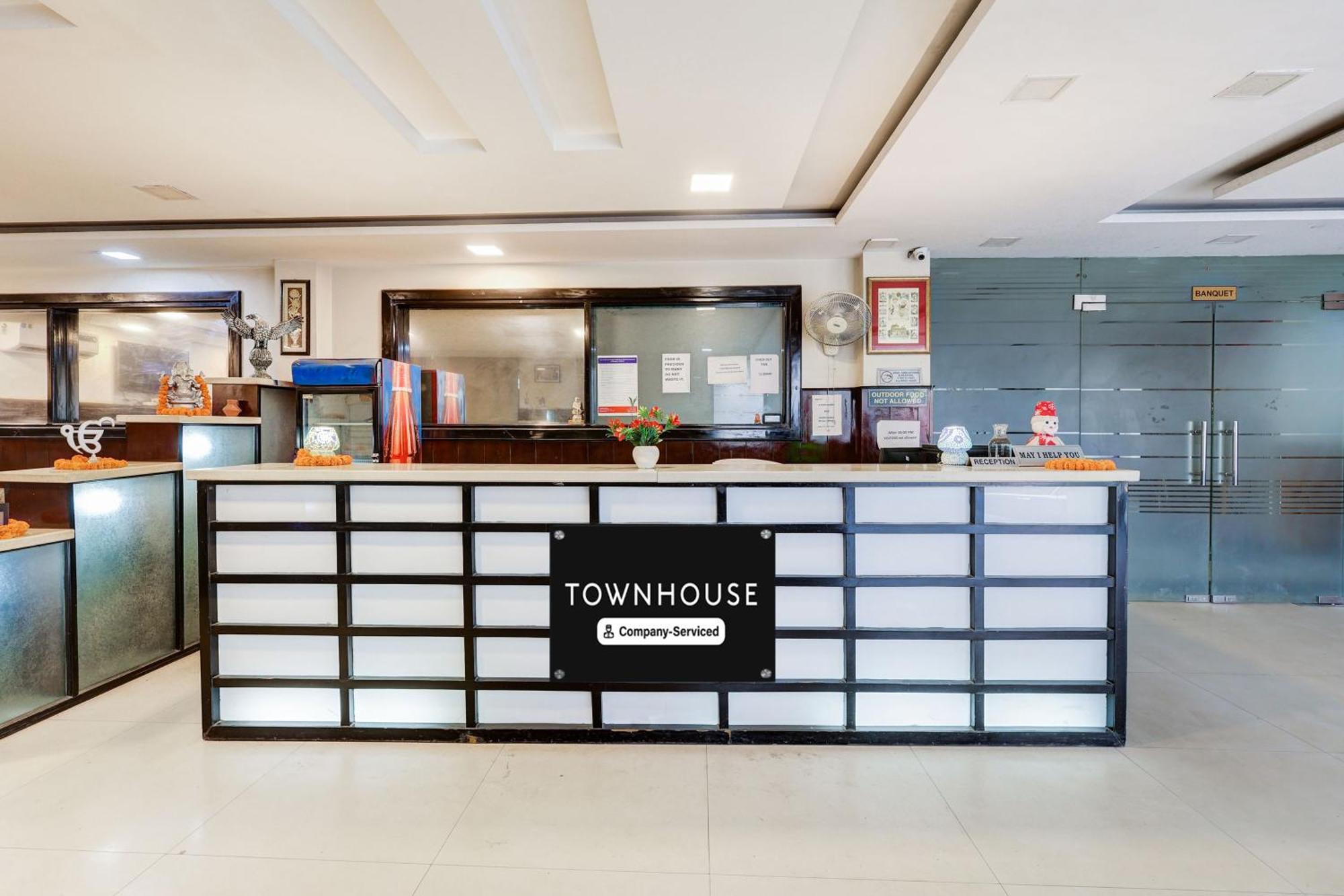 Super Townhouse Sector 38 Gurgaon Near Medanta Hotel Exterior foto