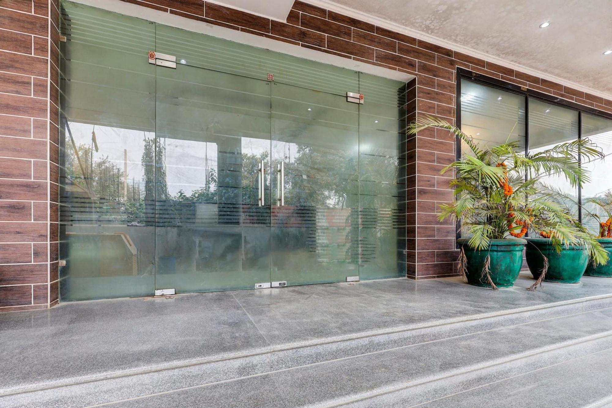 Super Townhouse Sector 38 Gurgaon Near Medanta Hotel Exterior foto