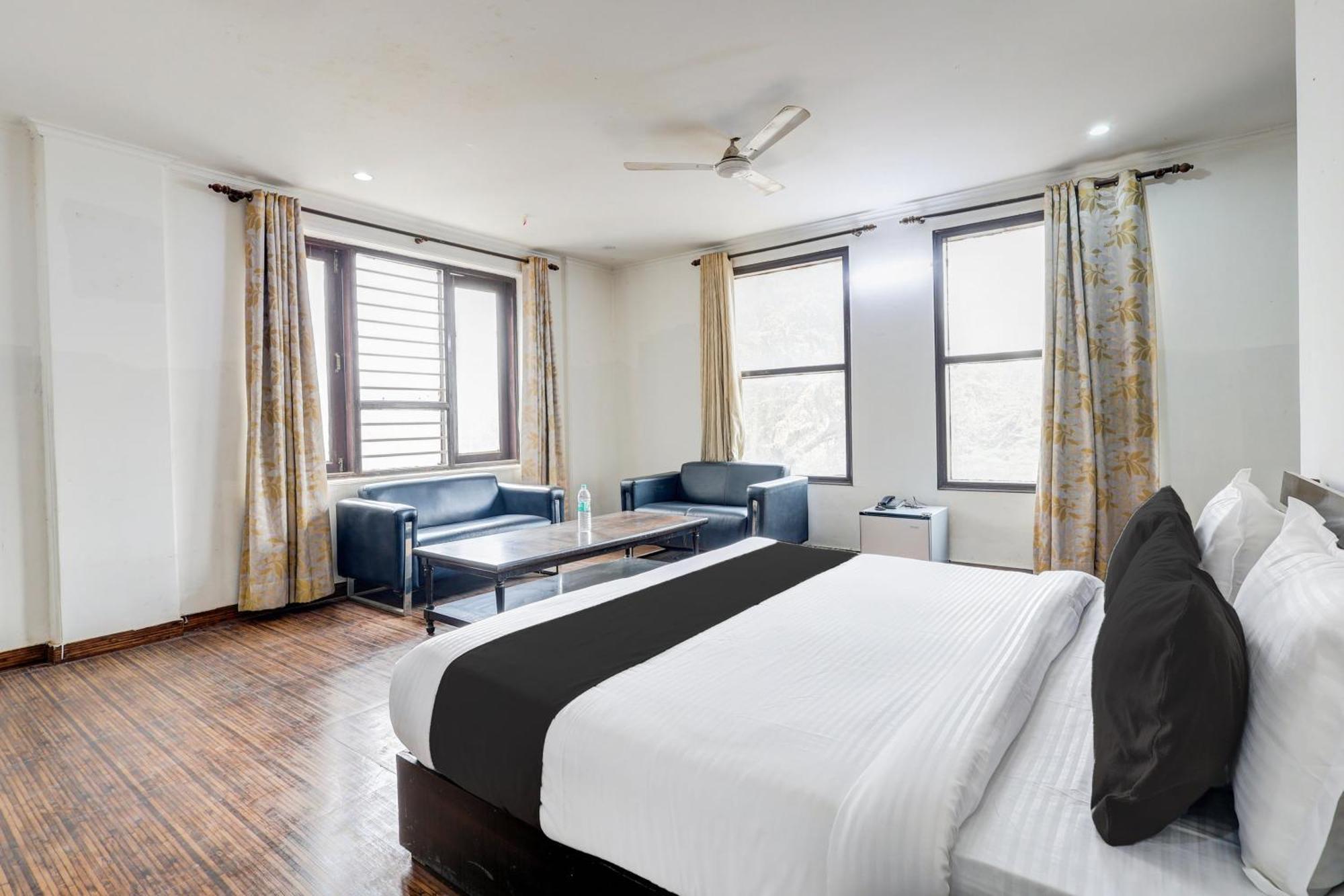 Super Townhouse Sector 38 Gurgaon Near Medanta Hotel Exterior foto