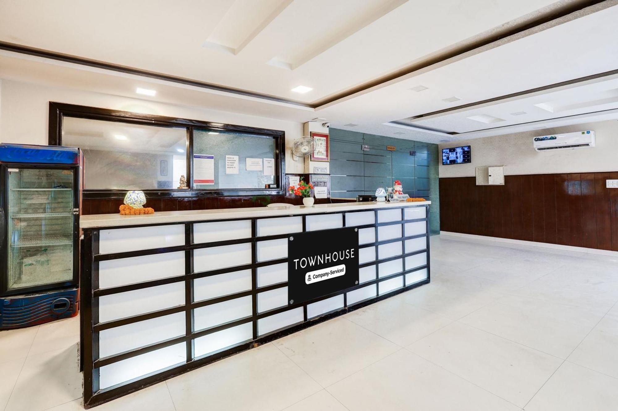 Super Townhouse Sector 38 Gurgaon Near Medanta Hotel Exterior foto