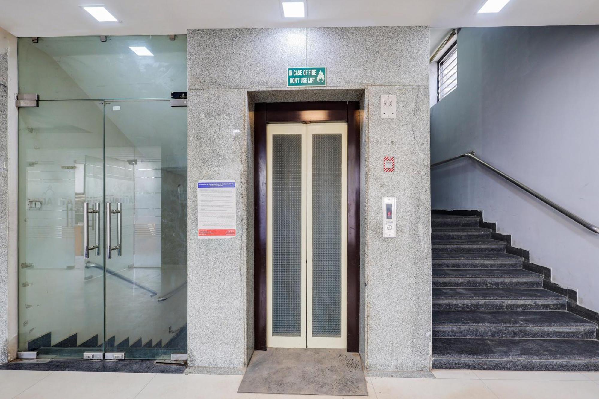 Super Townhouse Sector 38 Gurgaon Near Medanta Hotel Exterior foto