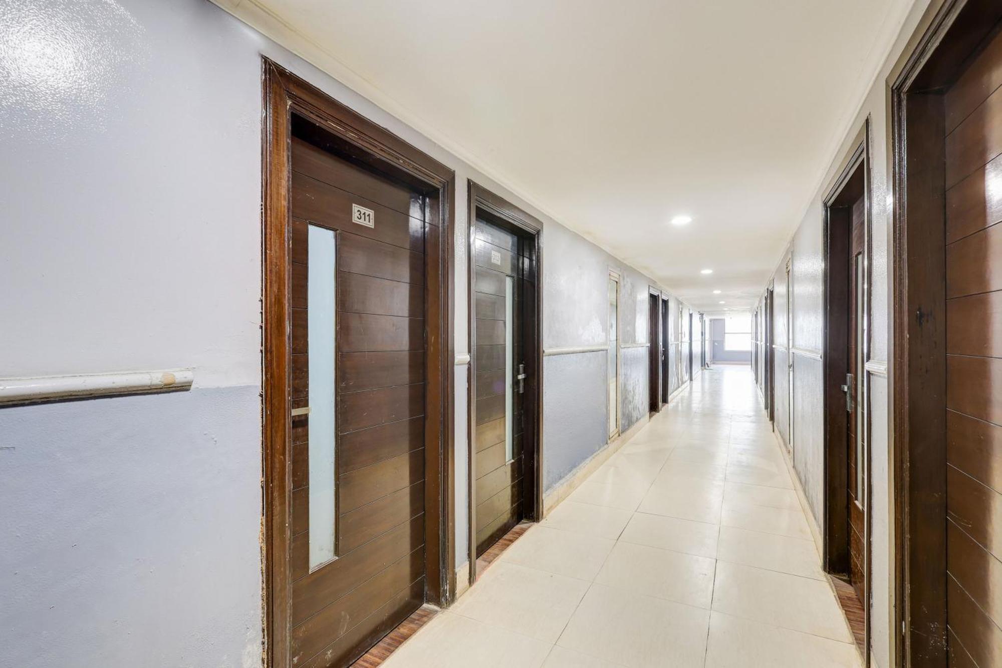 Super Townhouse Sector 38 Gurgaon Near Medanta Hotel Exterior foto