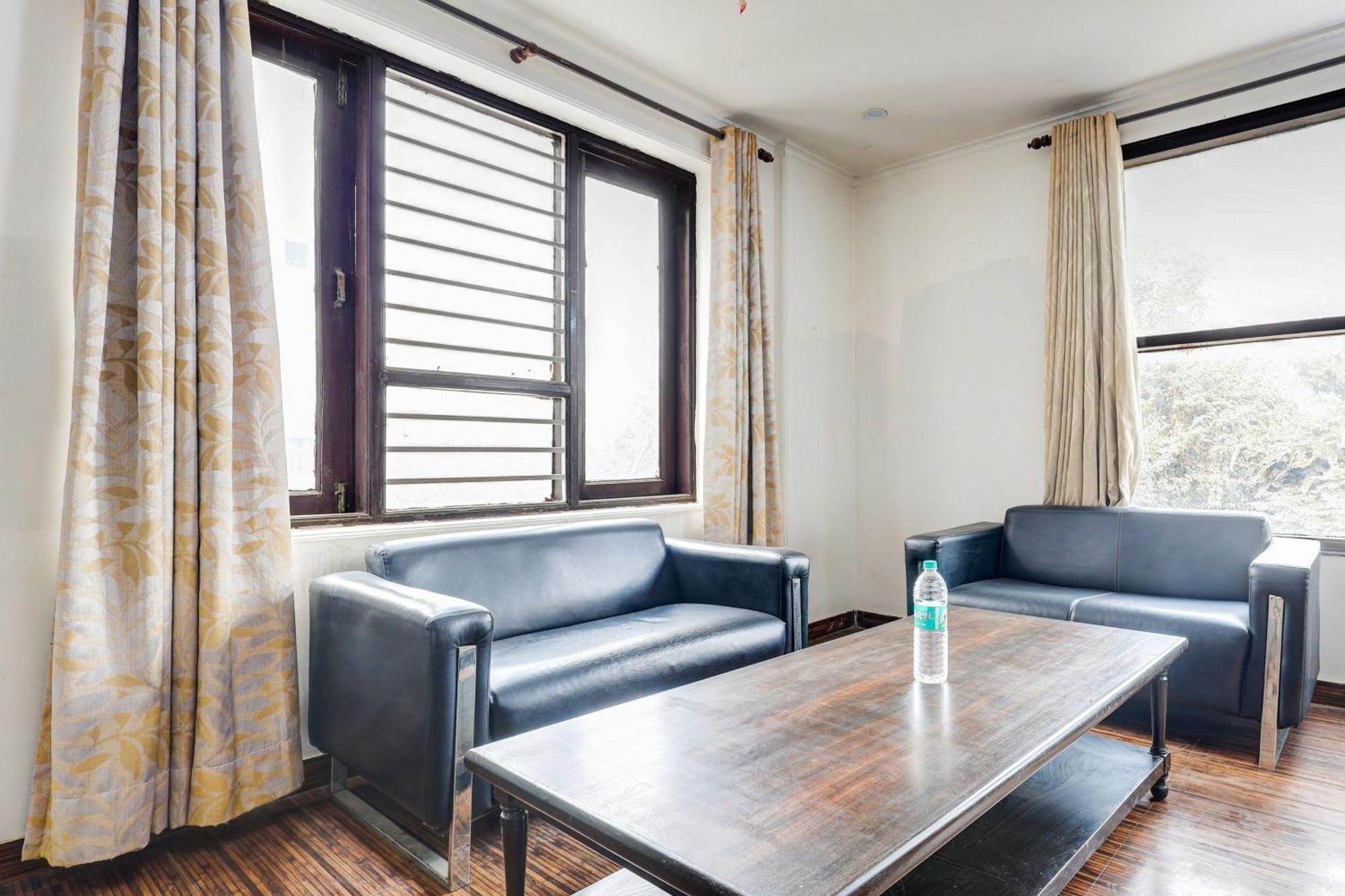 Super Townhouse Sector 38 Gurgaon Near Medanta Hotel Exterior foto