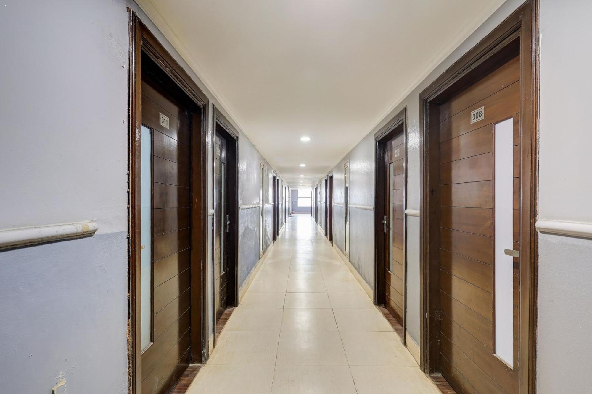 Super Townhouse Sector 38 Gurgaon Near Medanta Hotel Exterior foto