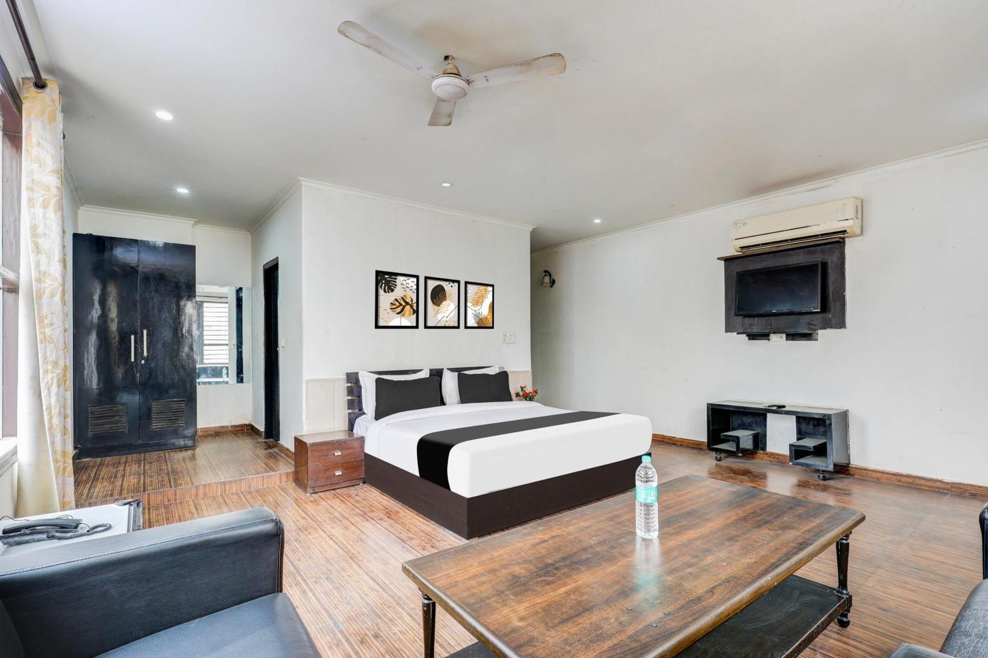 Super Townhouse Sector 38 Gurgaon Near Medanta Hotel Exterior foto